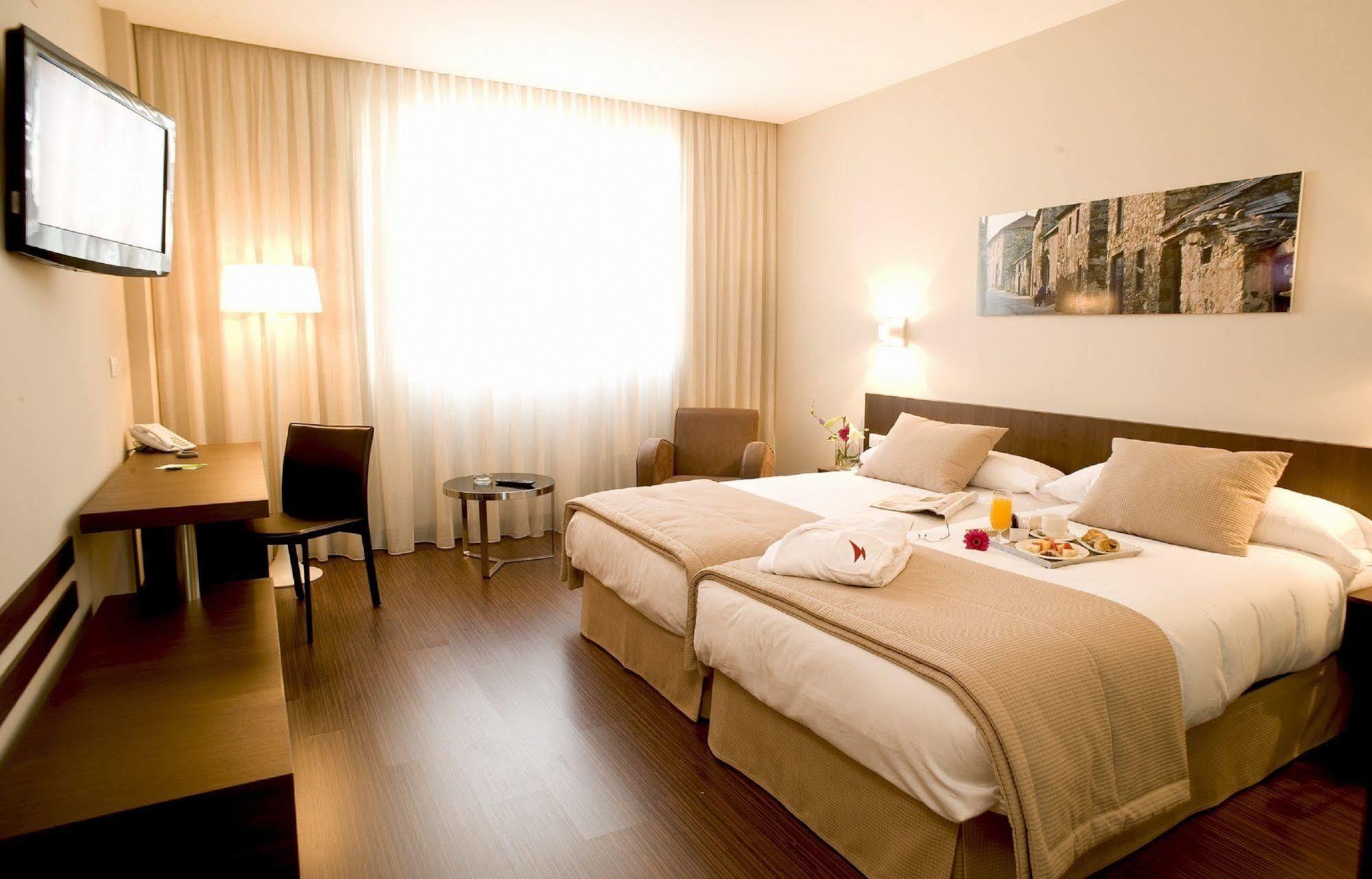 Hotel Arva Abad San Antonio León Pokoj fotografie